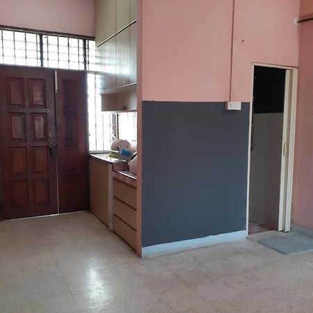 Homestay Idaman Tun Hussein - Harga Untuk 1 Rumah ,1 Bilik ,1 Bilik Air 4 Single Bed - Not Sharing Perai Exterior photo
