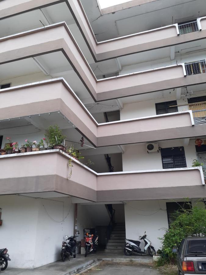 Homestay Idaman Tun Hussein - Harga Untuk 1 Rumah ,1 Bilik ,1 Bilik Air 4 Single Bed - Not Sharing Perai Exterior photo